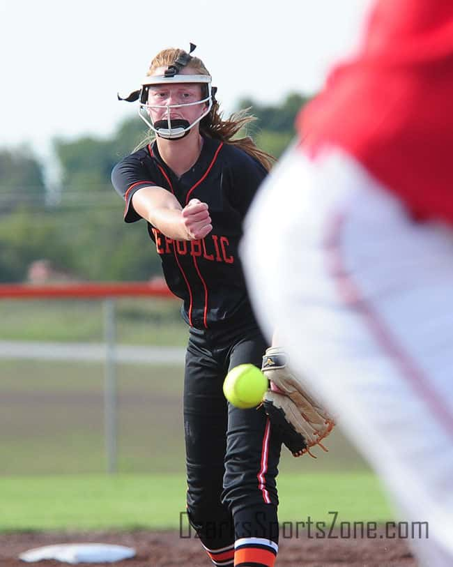 17391080.jpg: Ozark_Republic_softball_Photo by Don Jones_27