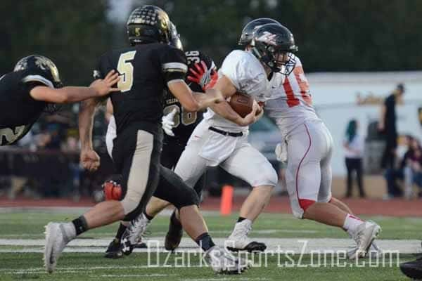 17407208.jpg: Lebanon vs West Plains - Photo by Nick Mebruer_30