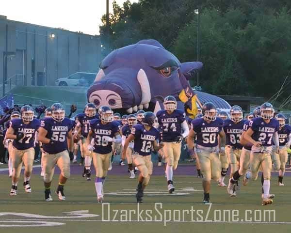 17418872.jpg: Camdenton vs Waynesville - Photo by Dennis Jones_54