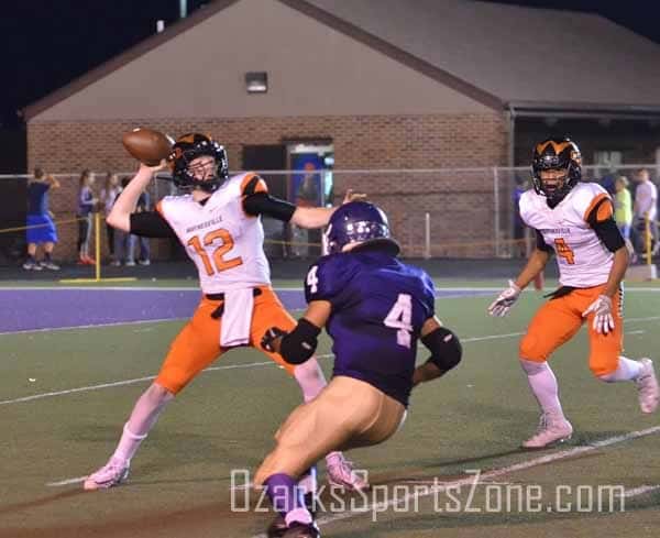 17418859.jpg: Camdenton vs Waynesville - Photo by Dennis Jones_40