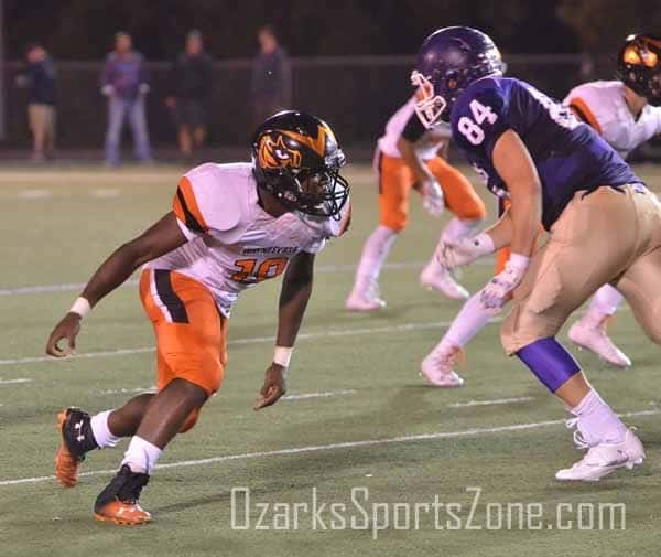 17418857.jpg: Camdenton vs Waynesville - Photo by Dennis Jones_37