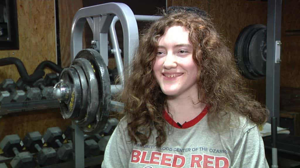 Ozarks teenage girl setting world powerlifting records