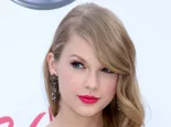 Taylor Swift at the 2011 Billboard Music Awards at MGM Grand Garden Arena