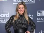 Kelly Clarkson arrives for the 'Kelly Clarkson photo call for the 2018 Billboard Music Awards on May 17^ 2018 in Universal City^ CA
