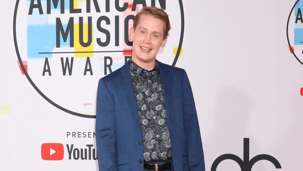 Macaulay Culkin and Brenda Song welcome baby boy Dakota ...