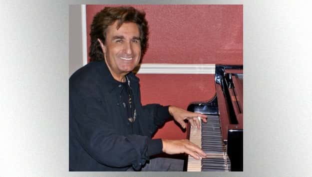 m_patrickmoraz630_atpianosmiling_121216