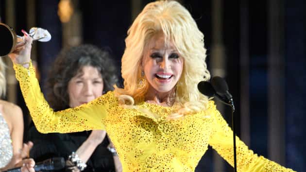 m_dollypartoncmastage2016-4