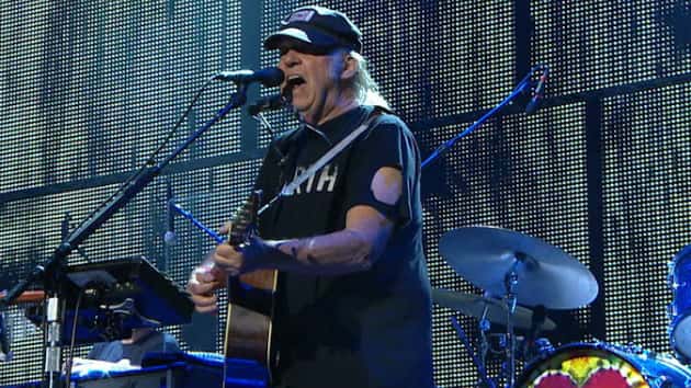 m_neilyoung630_atfarmaid2016_030217
