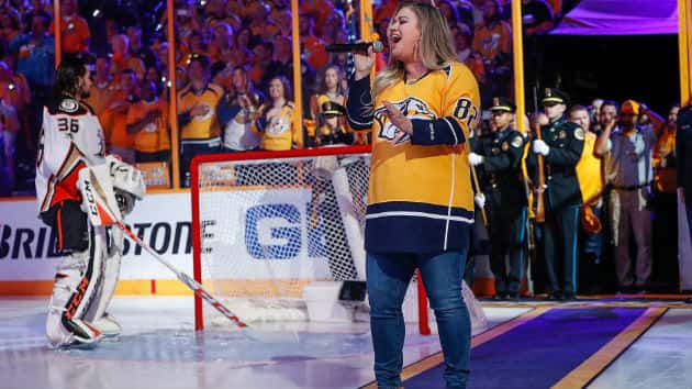 getty_kellyclarksonanthem_051917