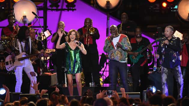 m_earthwindfiremartinamcbride_cmtcrossroads_062317