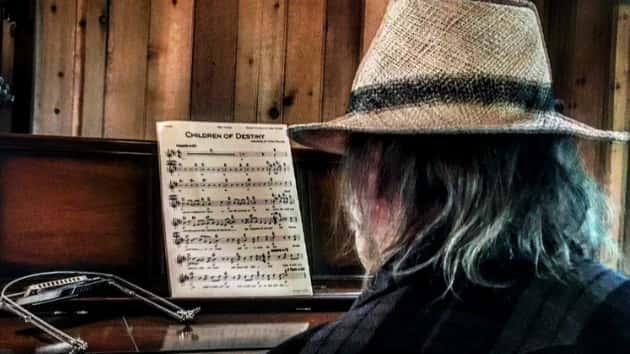 m_neilyoungchildrenofdestiny630_063017