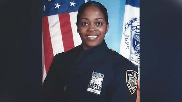 ht-nypdofficerfamilia-jrl-170705_31x13_1600