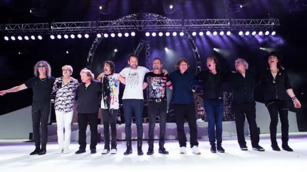 m_foreigner630_withexmembers_072117