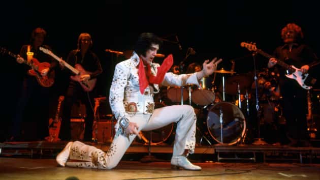 m_elvisontourstill630_axstv_072617