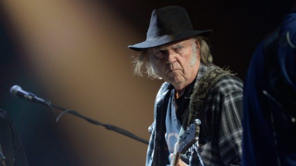 getty_neilyoung_080717_630