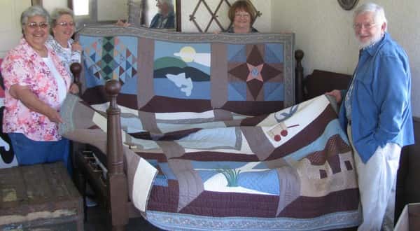sesquicentinnial-hnh-quilt-donation-1