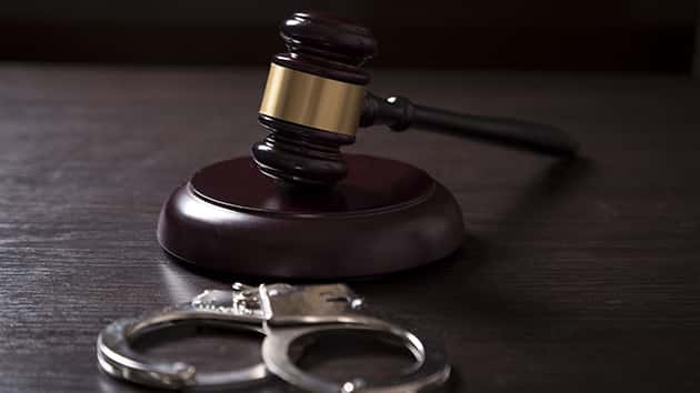 thinkstock_120117_gavelhandcuffs