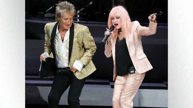 getty_rodstewartandcyndilauperonstage_041218