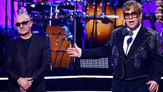 getty_eltonjohnbernietaupin_041718