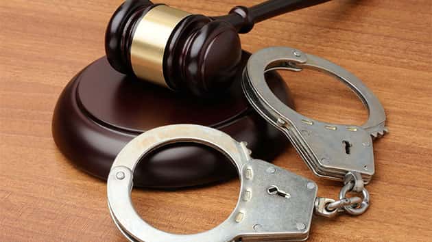 thinkstock_122316_gavel_cuffs-2
