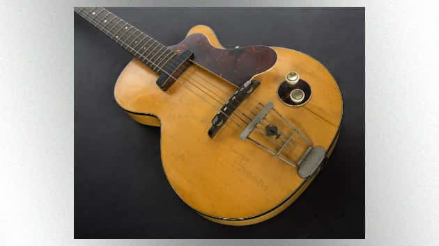 m_georgeharrisonfirstguitar630_050418
