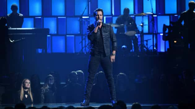m_lukebryancmastage111417
