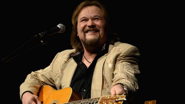 m_travistrittrealcountry_060818