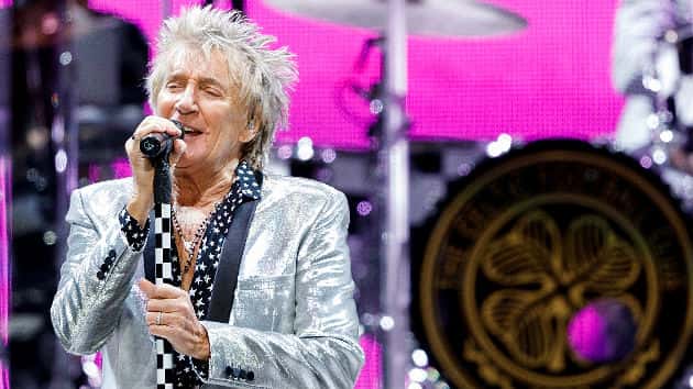 getty_rodstewartonstage2018_062718