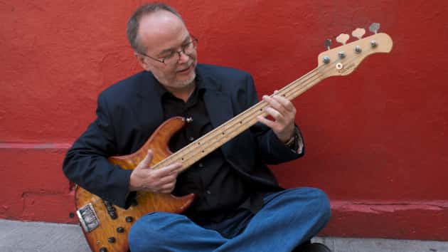 m_walterbecker630_withbassredbackground_071018