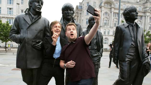 m_paulmccartneyjamescorden630_beatlesstatue_080718