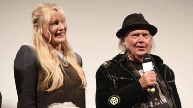 getty_neilyoungdarylhannah630_083018