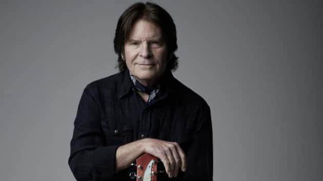 m_johnfogerty630_sittingwithguitar_creditleecherry_092718