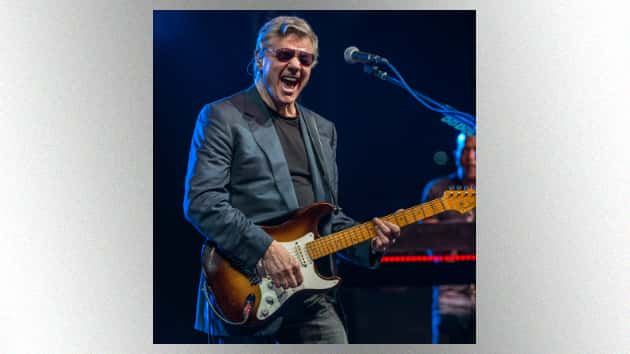 m_stevemiller630_onstage_creditjayblakesberg_090115