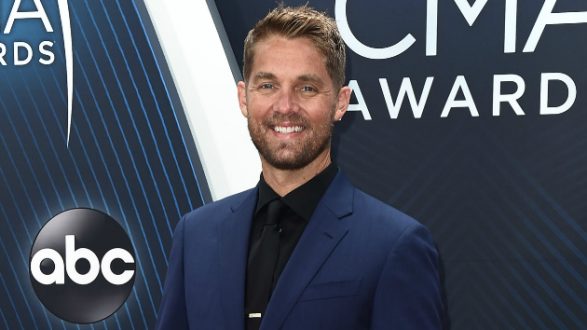 m_brettyoungcmaredcarpet120718