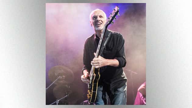 m_peterframpton630_onstage_120918
