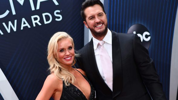 m_lukebryanwifecmaawards_122618