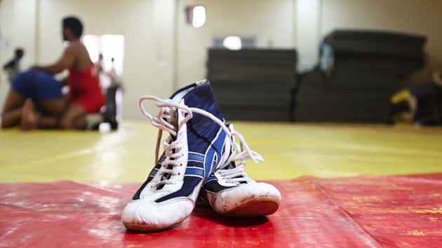istock_011019_wrestling