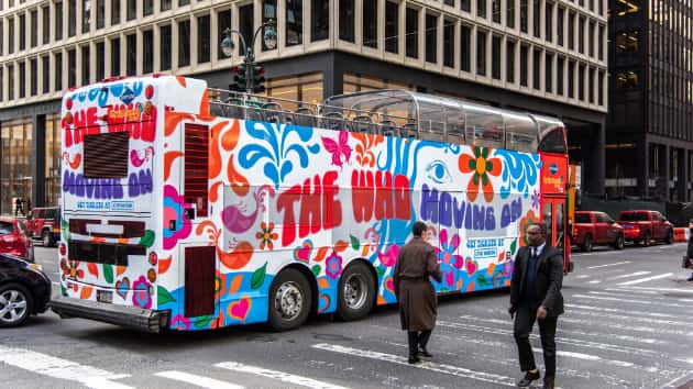 m_thewhomovingonbus630_012419