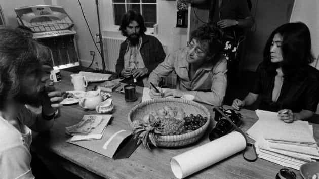 m_johnlennonyokoonoetc630_030519