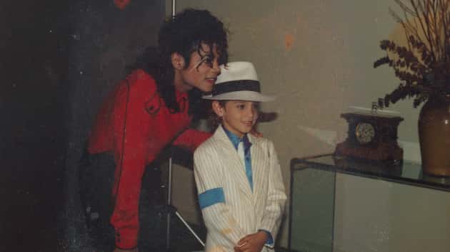 m_michaeljacksonwaderobson630_fromleavingneverland_020819