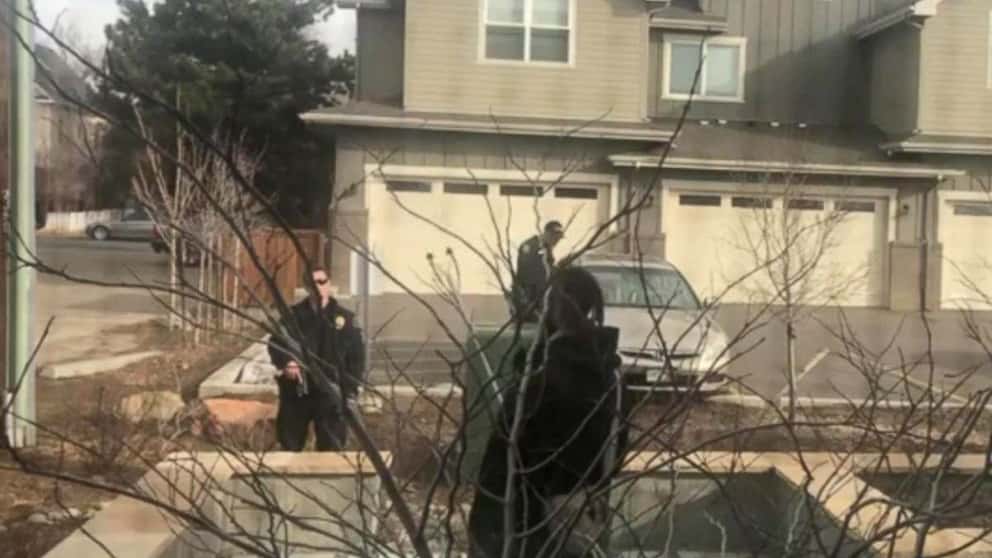 boulder-police-trash-pick-up-01-ht-jef-190306_hpmain_4x3_992
