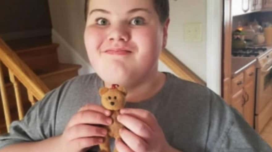boy-teddy-bear-ht-jpo-190319_hpembed_8x9_992