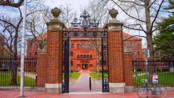 istock_32119_harvardu