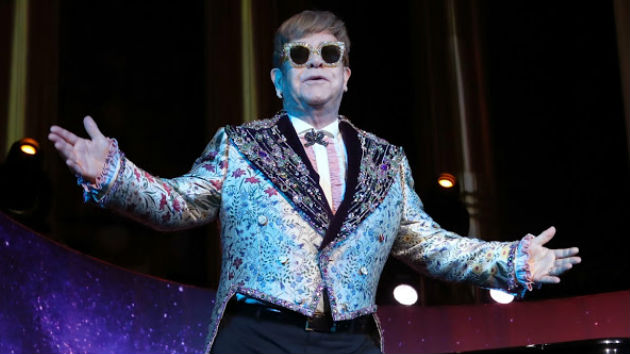 m_eltonjohnstanding2018_090718-2