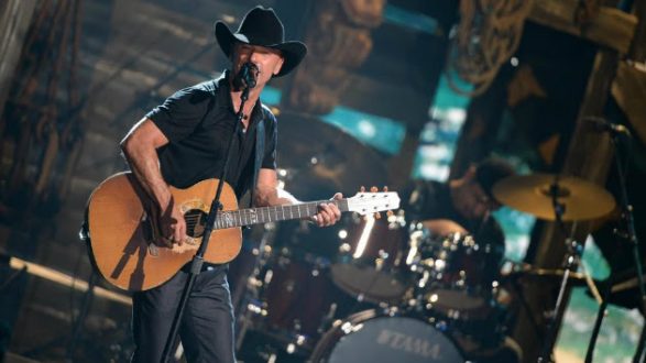 m_kennychesney2015cmaawards-4
