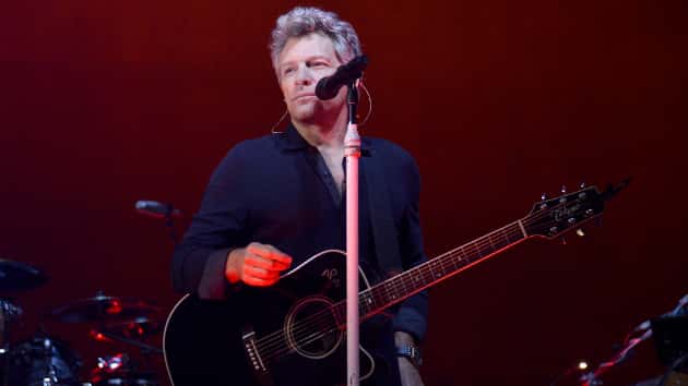 m_jonbonjovi630_withguitar_101816-3