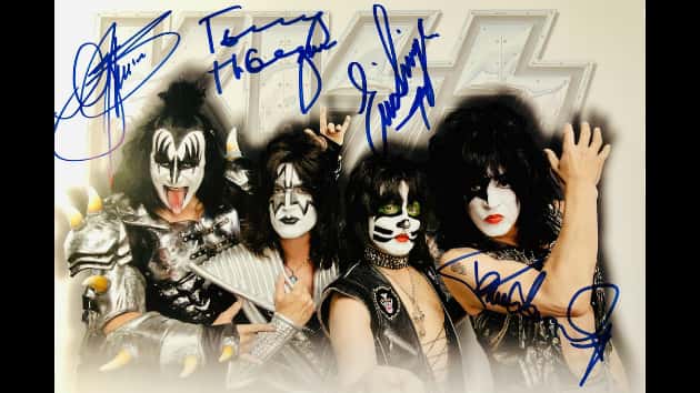 kiss20auction20photo