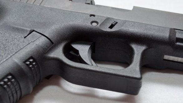 istock_53019_handgunclose