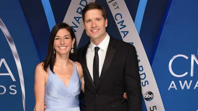 m_walkerhayeswithwife060718-3