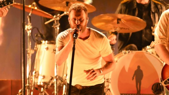 m_dierksbentleycmaperf121418-9